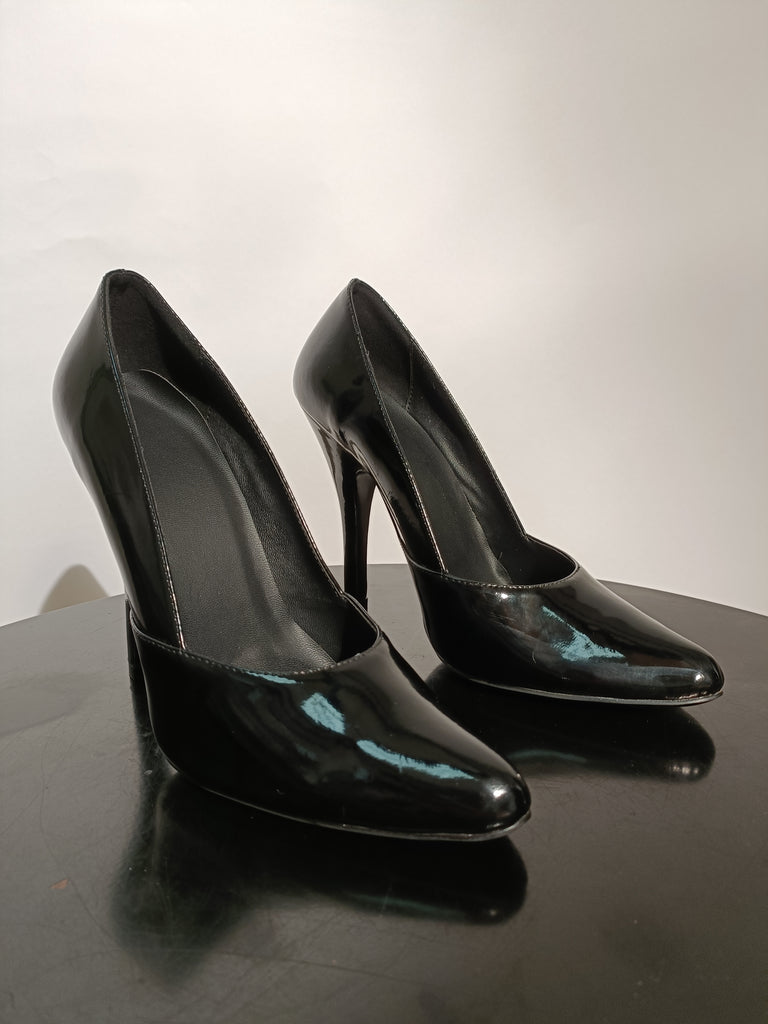 Clearance - Black Pointed Court Shoes Size 6