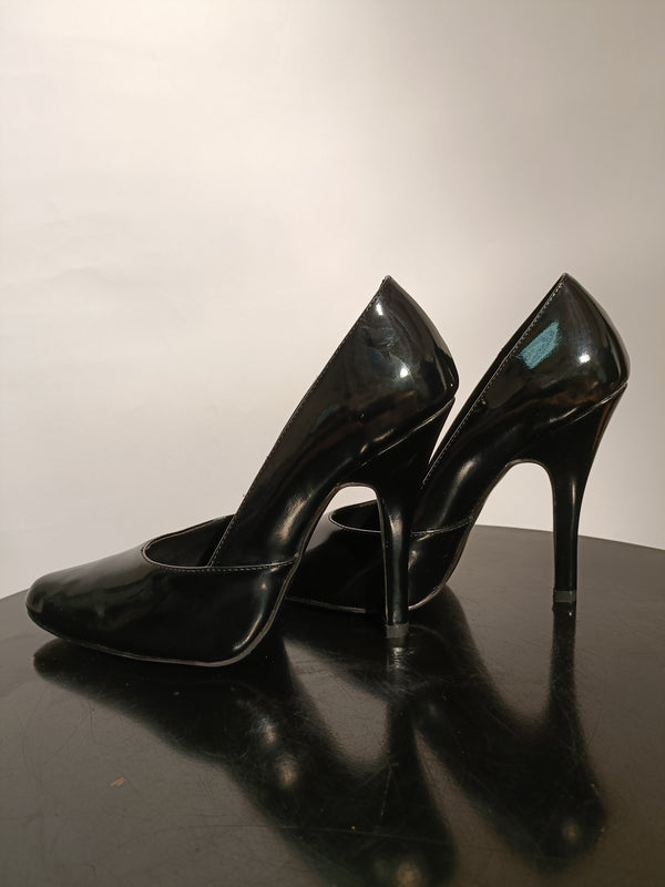 Clearance - Black Pointed Court Shoes Size 6